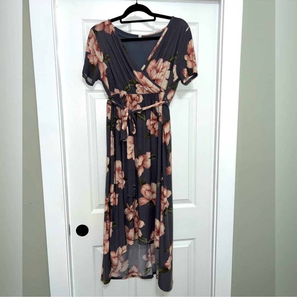 Floral Wrap Maternity Dress in Gray and Pink